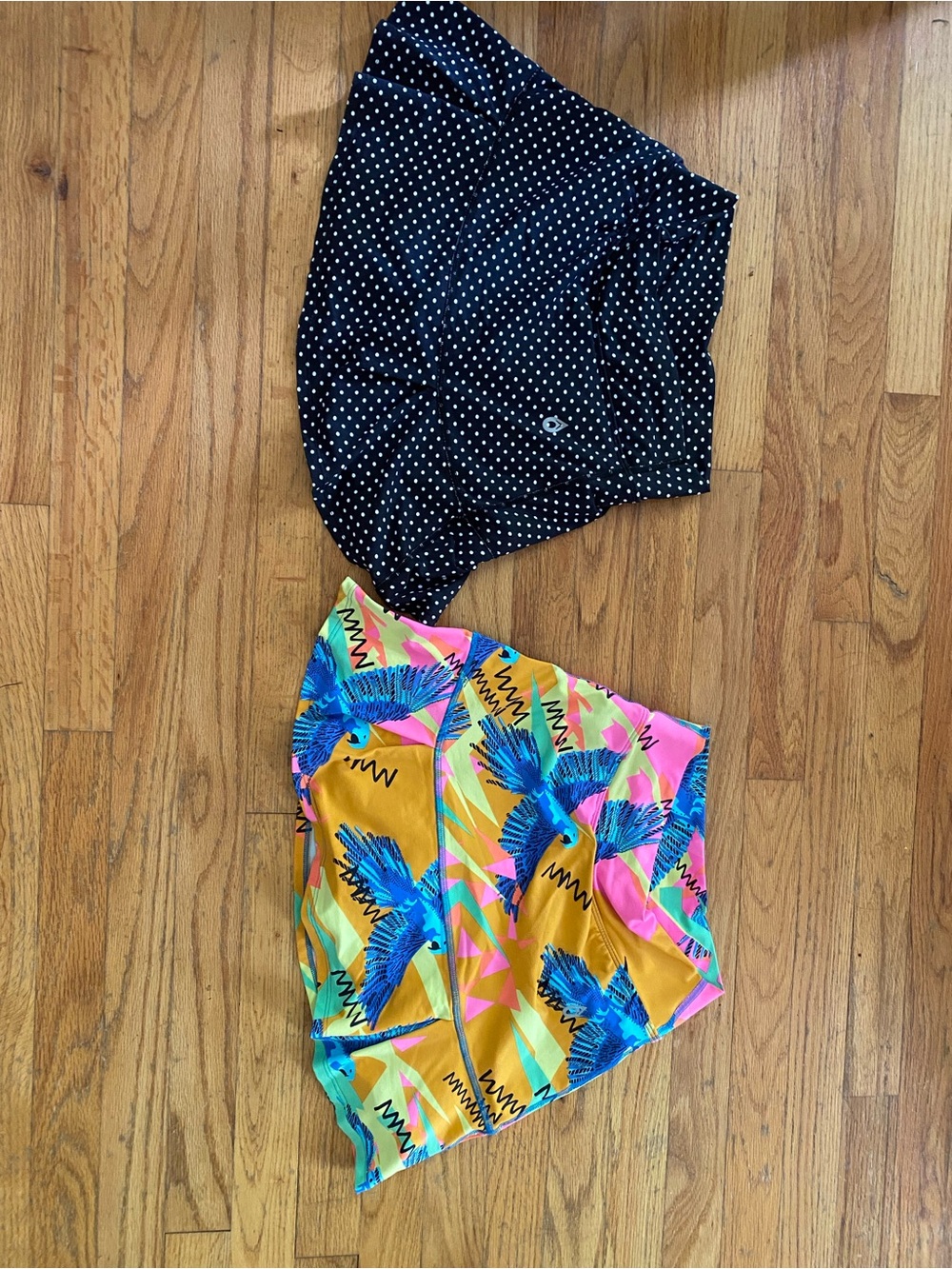 Set Dona Jo Skort Skirt Size 1 Small Fly Print Macaw Neon & Polka Dot Blk WhT